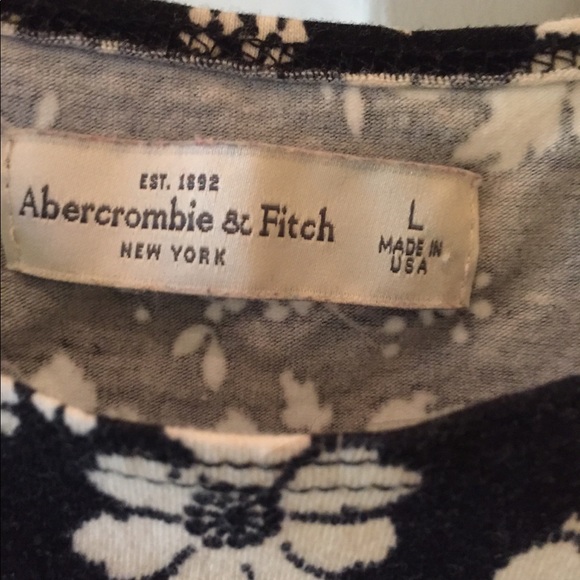 **SOLD**Abercrombie and Fitch Floral Crop Top - Picture 4 of 5
